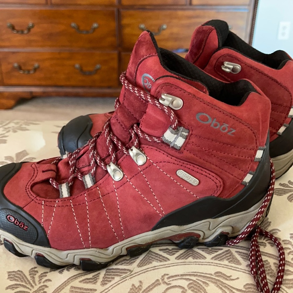 Gently worn Oboz’s women’s hiking boots